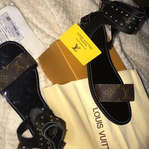 NON-Authentic LV Nomad gladiator style sandals